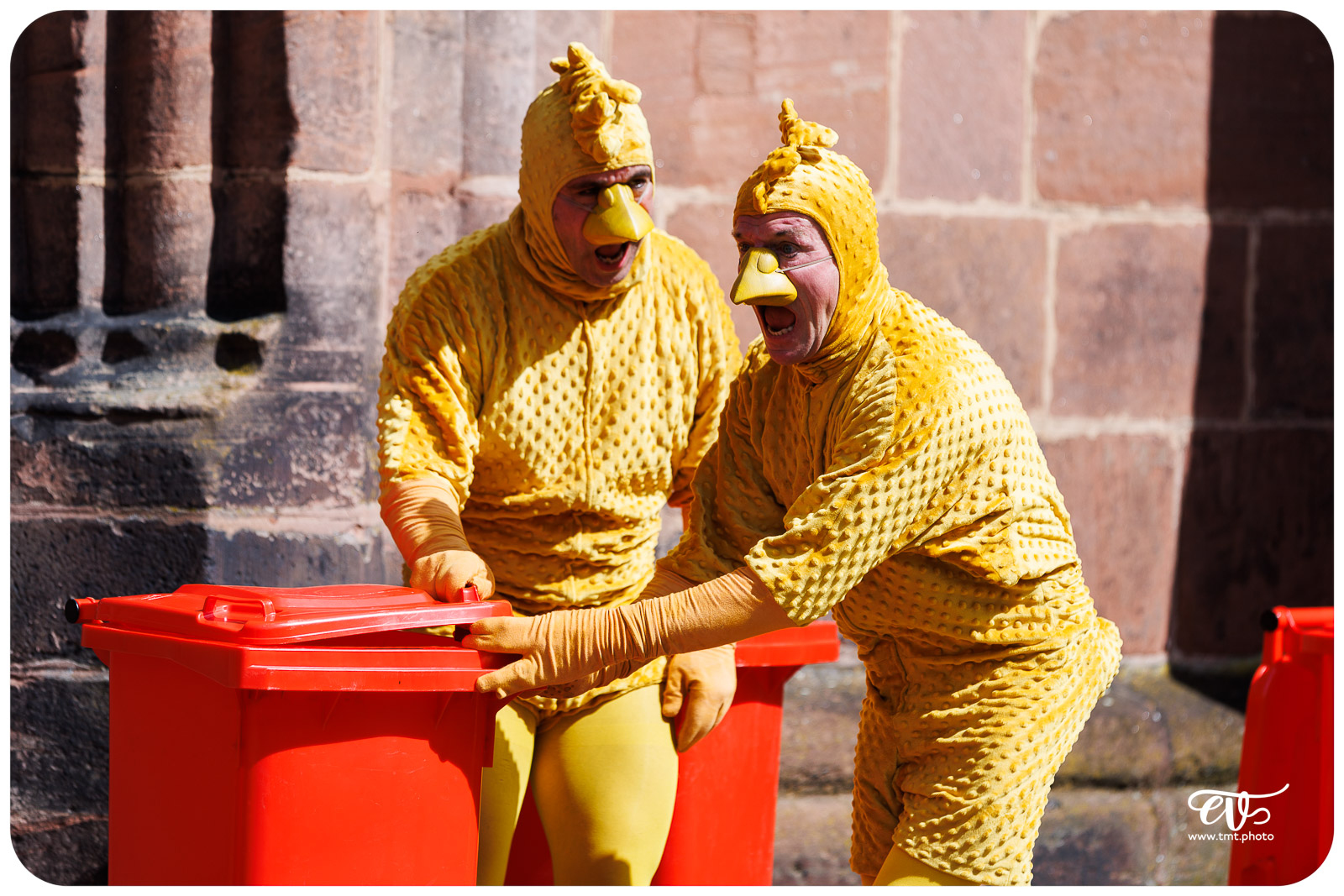 UN POUR TOUS TOUS POUSSIN ! - LES ARTS PITRES